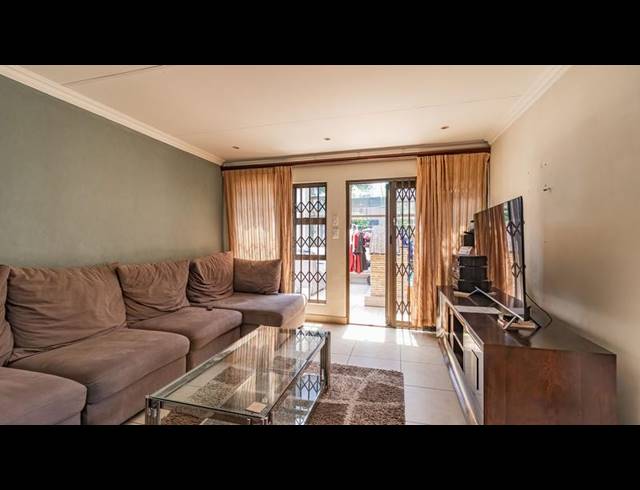 3 BEDROOM TOWNHOUSE FOR SALE IN BRUMA